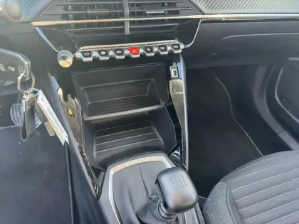 Photo 11 Peugeot 2008  PureTech 100 S&S BVM6 Style