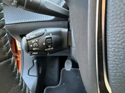 Photo 12 Peugeot 2008  PureTech 100 S&S BVM6 Style