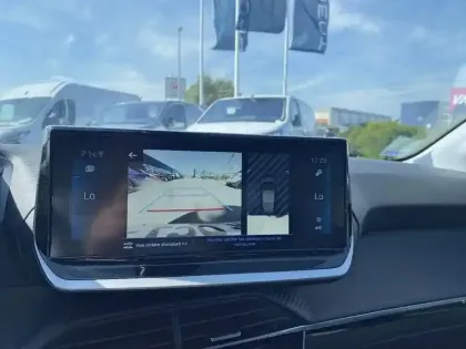 Photo 18 Peugeot 208  PureTech 100 S&S BVM6