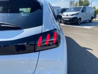 Photo 16 Peugeot 208  PureTech 100 S&S BVM6