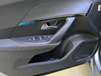 Photo 19 Peugeot 2008  Electrique 136 ch