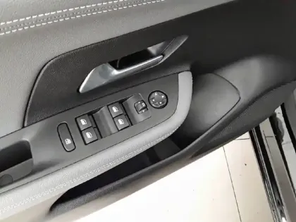 Photo 11 Opel Mokka  Electrique 136 ch & Batterie 50 kWh