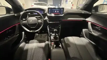 Photo 10 Peugeot 2008  PureTech 130 S&S BVM6