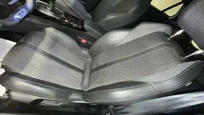 Photo 9 Peugeot 2008  PureTech 130 S&S BVM6