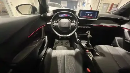 Photo 16 Peugeot 2008  PureTech 130 S&S BVM6