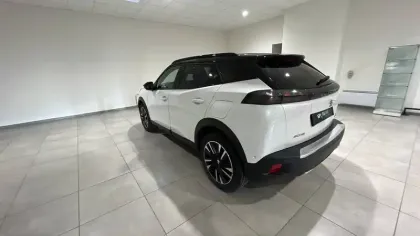 Photo 6 Peugeot 2008  PureTech 130 S&S BVM6