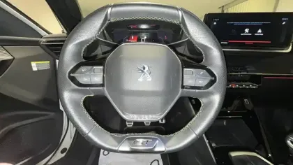 Photo 15 Peugeot 2008  PureTech 130 S&S BVM6