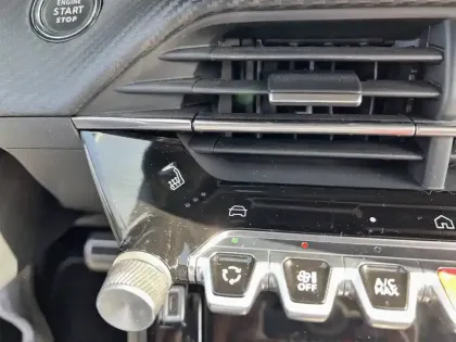 Photo 49 Peugeot 208  Electrique 51 kWh 156ch