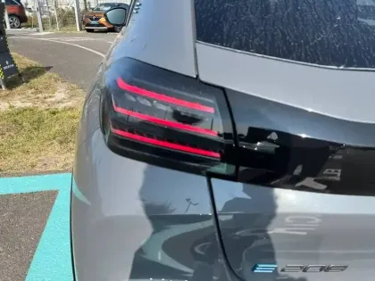 Photo 45 Peugeot 208  Electrique 51 kWh 156ch