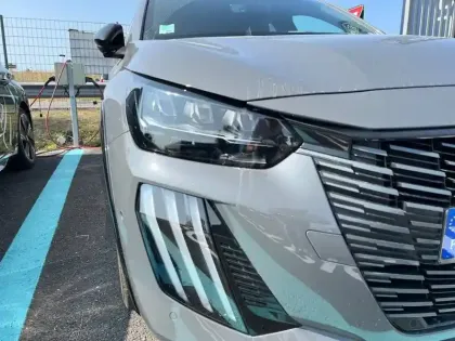 Photo 44 Peugeot 208  Electrique 51 kWh 156ch