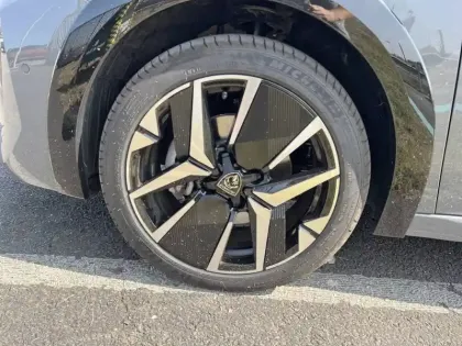 Photo 41 Peugeot 208  Electrique 51 kWh 156ch