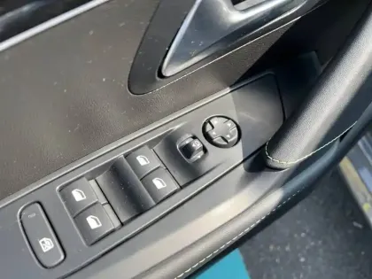 Photo 56 Peugeot 208  Electrique 51 kWh 156ch