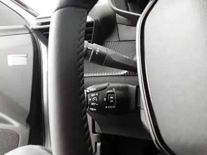 Photo 15 Peugeot 2008  PureTech 130 S&S BVM6