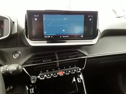 Photo 13 Peugeot 2008  PureTech 130 S&S BVM6