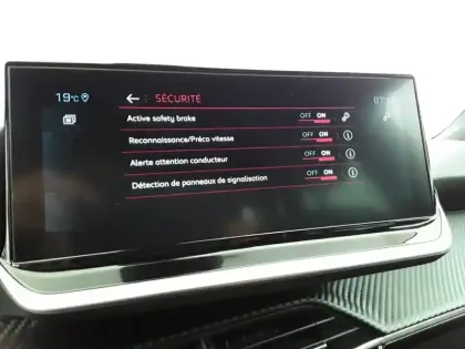 Photo 18 Peugeot 2008  PureTech 130 S&S BVM6