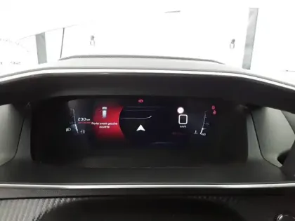 Photo 12 Peugeot 2008  PureTech 130 S&S BVM6