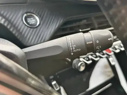 Photo 19 Peugeot 208  PureTech 100 S&S BVM6