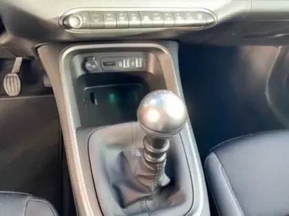 Photo 32 Jeep Avenger  1.2 Turbo T3 100 ch