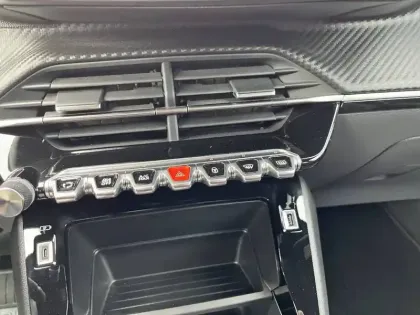 Photo 38 Peugeot 2008  Electrique 136 ch