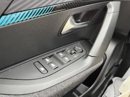 Photo 45 Peugeot 2008  Electrique 136 ch