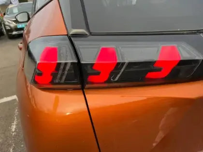 Photo 16 Peugeot 2008  Electrique 136 ch