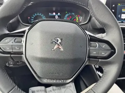 Photo 43 Peugeot 2008  Electrique 136 ch