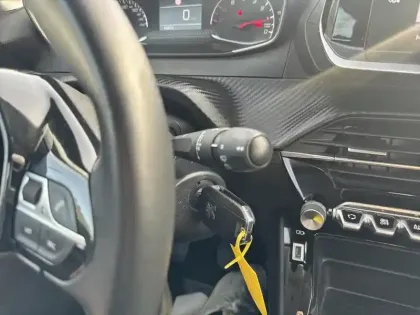 Photo 17 Peugeot 208  PureTech 75 S&S BVM5 Active