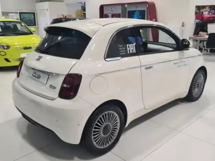 Photo 5 Fiat 500  e 118ch Pack Style & Tech MY24