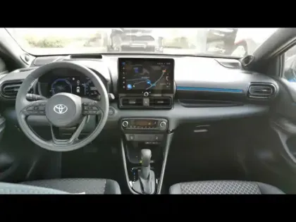 Photo 13 Toyota Yaris  130h Première MC24