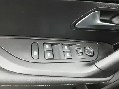 Photo 38 Peugeot 2008  BlueHDi 130 S&S EAT8