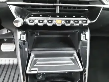 Photo 41 Peugeot 2008  BlueHDi 130 S&S EAT8