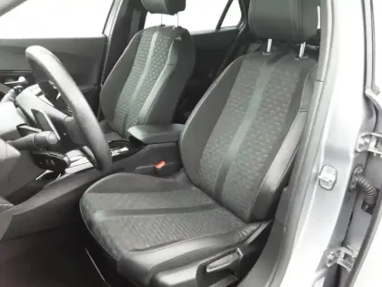 Photo 29 Peugeot 2008  BlueHDi 130 S&S EAT8