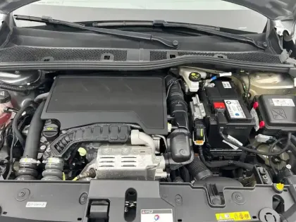 Photo 27 Peugeot 208  PureTech 100 S&S BVM6