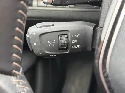 Photo 18 Peugeot 5008  Hybrid 136 e-DCS6