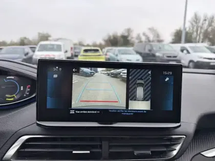 Photo 14 Peugeot 5008  Hybrid 136 e-DCS6