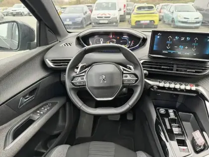 Photo 8 Peugeot 5008  Hybrid 136 e-DCS6