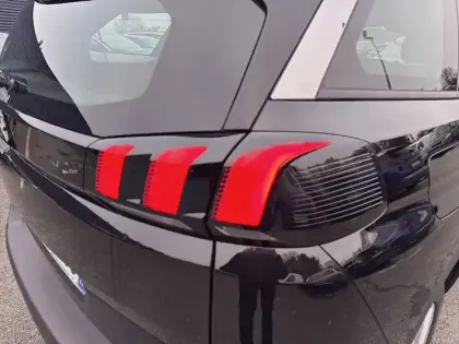 Photo 16 Peugeot 5008  Hybrid 136 e-DCS6