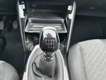 Photo 13 Peugeot 208  PureTech 100 S&S BVM6