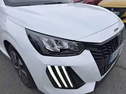 Photo 15 Peugeot 208  PureTech 75 S&S BVM5