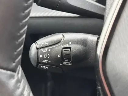 Photo 39 Peugeot 208  PureTech 75 S&S BVM5