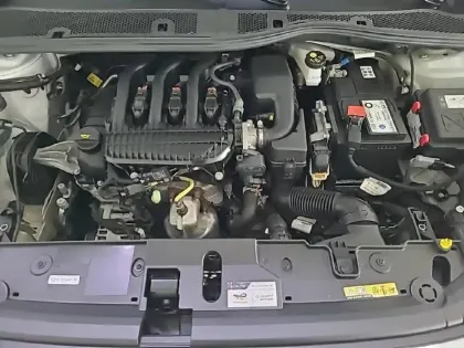 Photo 14 Peugeot 208  PureTech 75 S&S BVM5