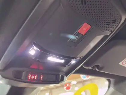 Photo 45 Peugeot 2008  Electrique 50 kWh 136 ch