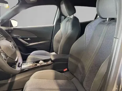 Photo 33 Peugeot 2008  Electrique 50 kWh 136 ch