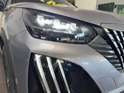 Photo 38 Peugeot 2008  Electrique 50 kWh 136 ch