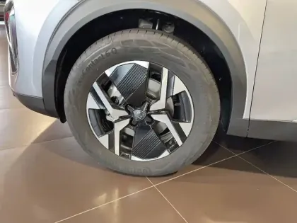 Photo 35 Peugeot 2008  Electrique 50 kWh 136 ch