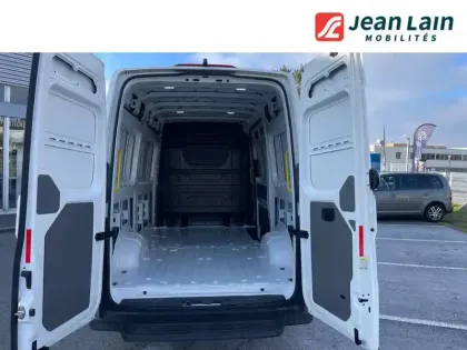 Photo 28 Volkswagen Crafter e- VAN 35 L3H3 136 CH BVA