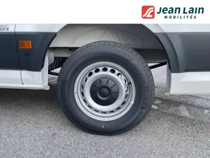 Photo 46 Volkswagen Crafter e- VAN 35 L3H3 136 CH BVA