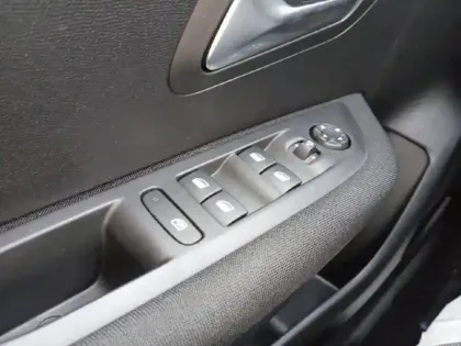 Photo 14 Peugeot 208  PureTech 75 S&S BVM5