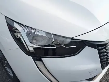 Photo 15 Peugeot 208  PureTech 75 S&S BVM5