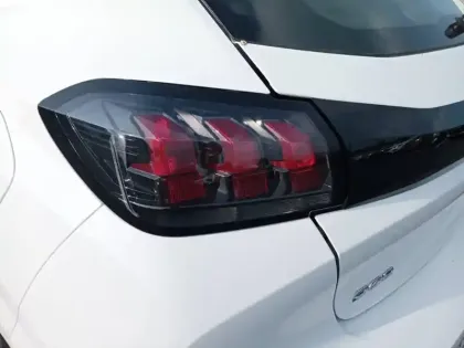 Photo 16 Peugeot 208  PureTech 75 S&S BVM5